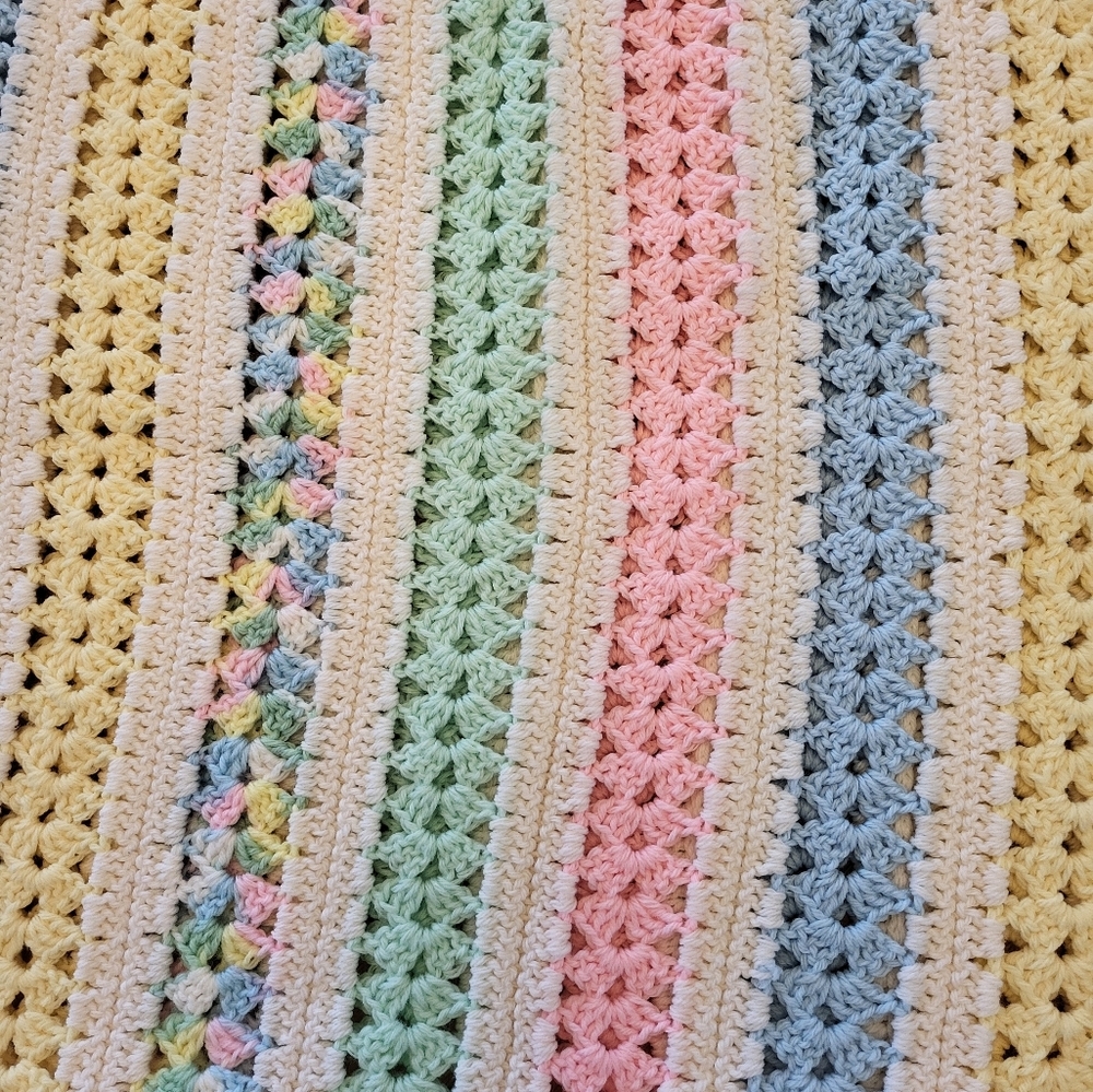 Vintage 70s Acrylic Pastel Hand Knit Baby Afghan 48" X 32" - Picture 6 of 6